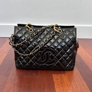CHANEL Black Patent Quilted Shoulder Bag